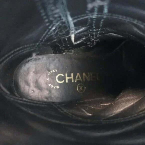 Chanel 17B Clover & Heart Quilted Fold-Over Boots Black Suede Size 35.5 - Picture 10 of 12